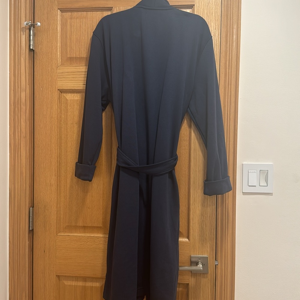 UGG NWOT Men’s Robe - Picture 2 of 3